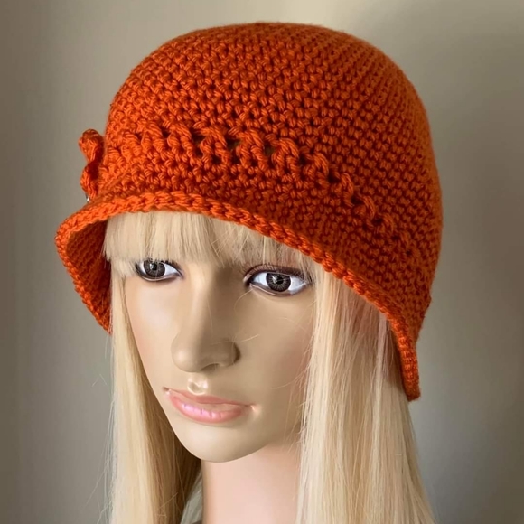 New Handmade Vintage style Cloche Winter Hat - Picture 2 of 5